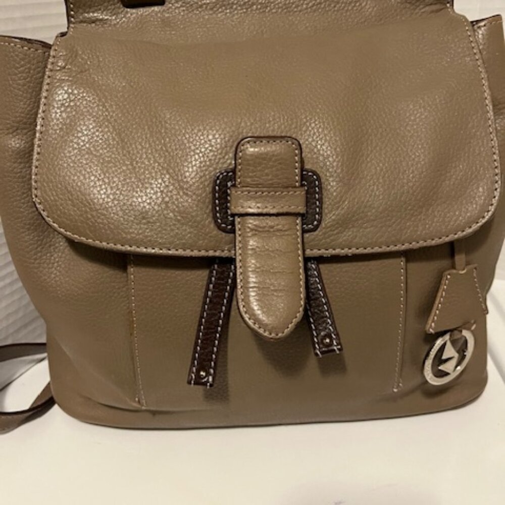 Mashad leather backpack.